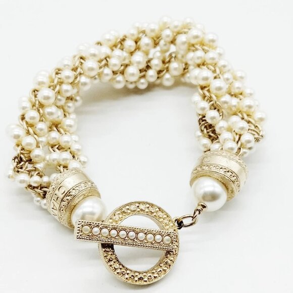 Chanel Bracelet Gold Whites A17 A 599-060225 - Picture 2 of 9